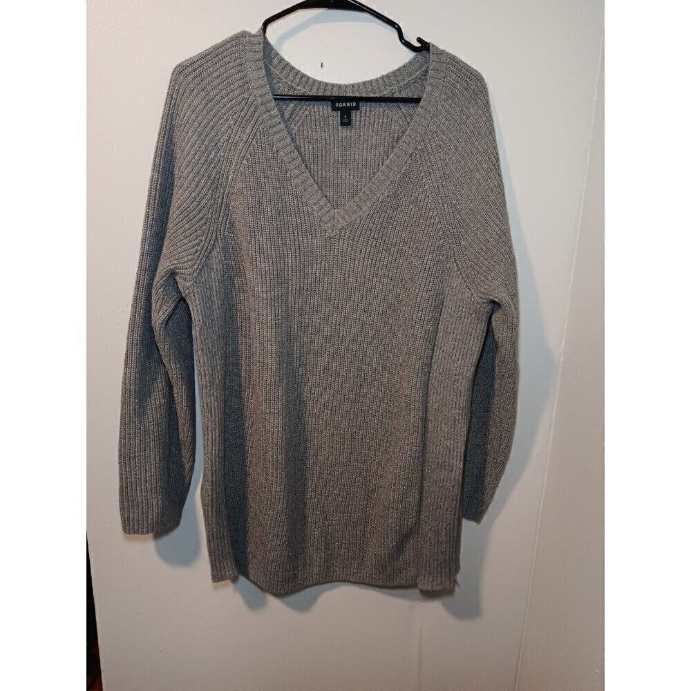 Torrid Size 1X Gray Long Sleeve Tight Knit Cozy Comfy Zip Side V-Neck Sweater